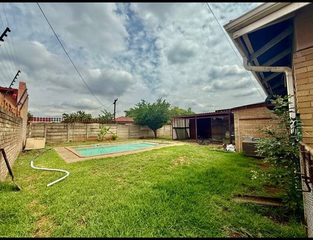 3 BEDROOM HOUSE FOR SALE IN VANDERBIJLPARK CE 2